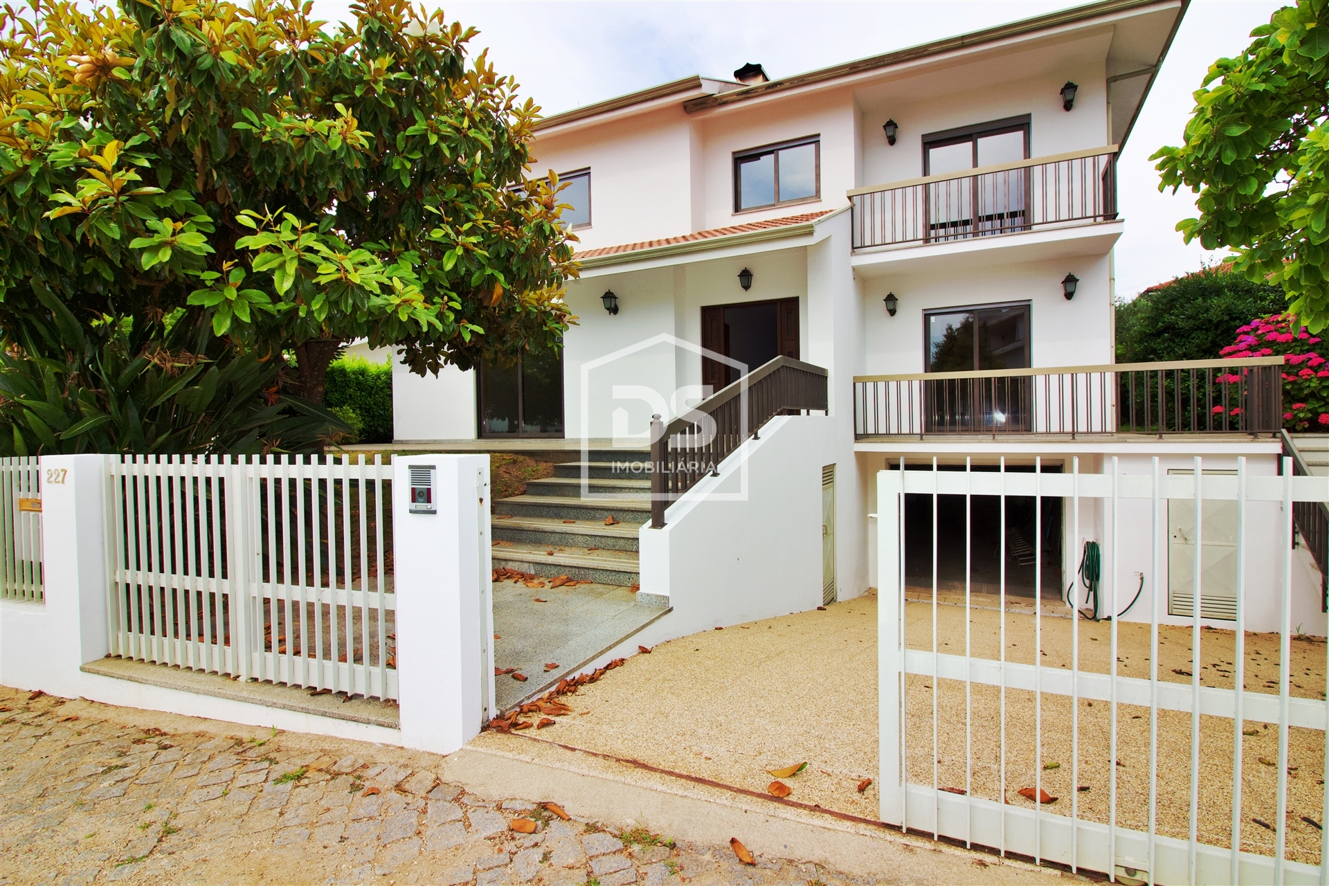 House T4